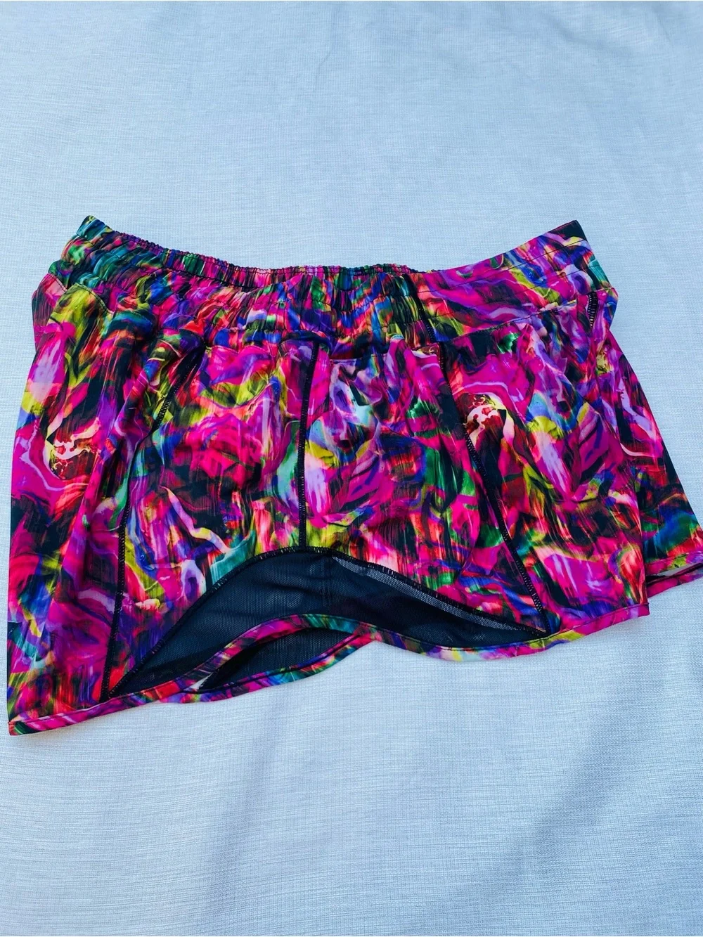 Lululemon Hotty Hot Low Rise Short 2.5